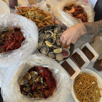 SJ Crawfish - Raw Oysters with Homemade Salsa - Cajun/Creole Near Me - San Jose, California
