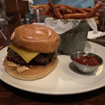 Bin 303 - Very good Cheeseburger - New American Near Me - Rockwall, Texas