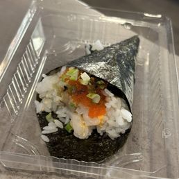 Spicy scallop hand roll