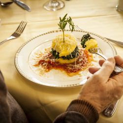 Blakeford At Green Hills - Residents and their guests enjoy fine dining at Blakeford.