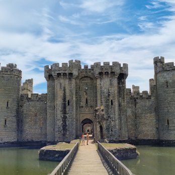 Bodiam Castle - Landmarks & Historical Buildings Near Me - Robertsbridge, ESX Bodiam Castle - Landmarks & Historical Buildings Near Me - Robertsbridge, ESX