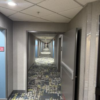 Hampton Inn Spokane - Hotels Near Me - Spokane, Washington
