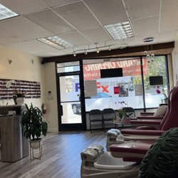 Lux Nails Lounge & Spa - Inside