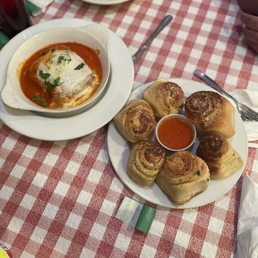 Lasagna Bolognese Dinner, Garlic Knots Lasagna Bolognese Dinner, Garlic Knots