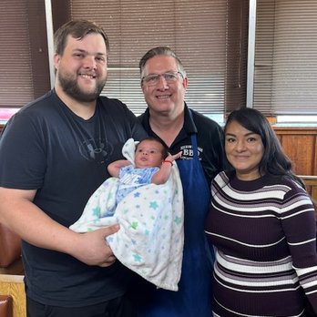 Hickory House - Nathan, Mike, Alondra & Baby - Barbeque Near Me - Lancaster, Texas