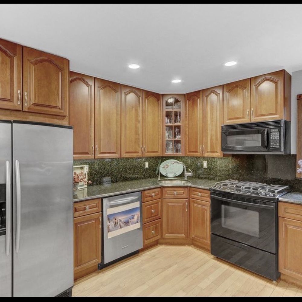 Frank's Painting - Before photo of painted kitchen. - Painters Near Me - Levittown, New York Frank's Painting - Before photo of painted kitchen. - Painters Near Me - Levittown, New York