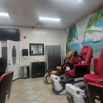 Hollywood Nails & Salon - Shop - Nail Salons Near Me - Bakersfield, California