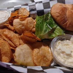 1888 Bites & Pints - Smashburger with homemade chips.