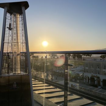 High Rooftop Lounge - Sunsets - Lounges Near Me - Venice, California High Rooftop Lounge - Sunsets - Lounges Near Me - Venice, California