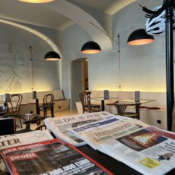 Café GÖTTLICH & FREUD - drinnen