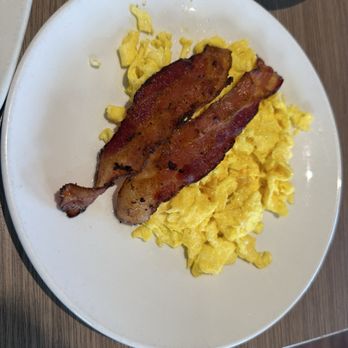 Broken Yolk Cafe - Scrambled & bacon - Breakfast & Brunch Near Me - San Diego, California Broken Yolk Cafe - Scrambled & bacon - Breakfast & Brunch Near Me - San Diego, California