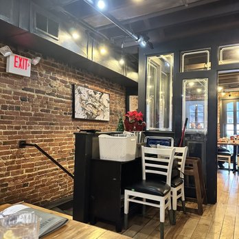 Iron Rooster - Upstairs - Cocktail Bars Near Me - Annapolis, Maryland
