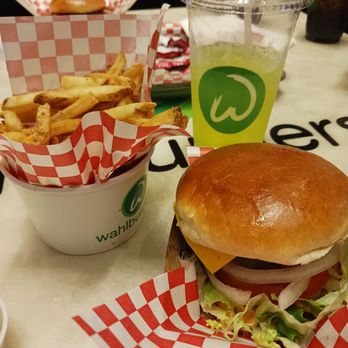 Wahlburgers - American Near Me - Cabazon, California