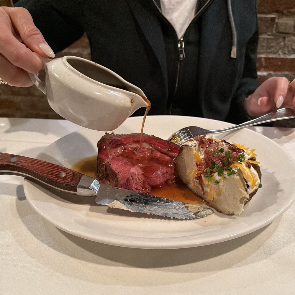 St. Elmo Steak House - Steakhouses Near Me - Indianapolis, Indiana St. Elmo Steak House - Steakhouses Near Me - Indianapolis, Indiana