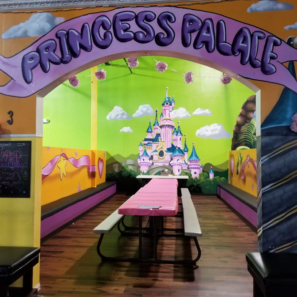 Amazing Air - Princess theme - Trampoline Parks Near Me - San Antonio, Texas