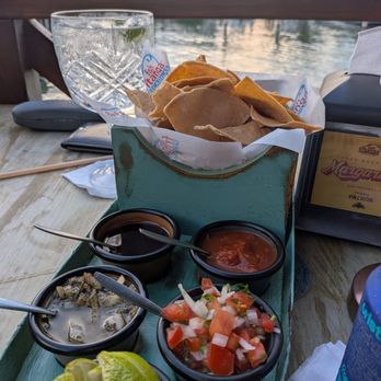 El Fish Fritanga - Chips & Salsa boat tray - Seafood Near Me - Cancún, ROO