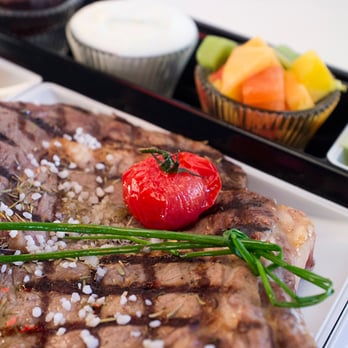 The Steakhouse - Une viande tendre et fondante accompagnée de garniture. - Barbeque Near Me - Marseille, 13