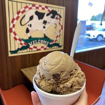 De Dee's Dairy - "Small" in a cup: Study Break over White Lightning - Ice Cream & Frozen Yogurt Near Me - Niagara Falls, New York De Dee's Dairy - "Small" in a cup: Study Break over White Lightning - Ice Cream & Frozen Yogurt Near Me - Niagara Falls, New York