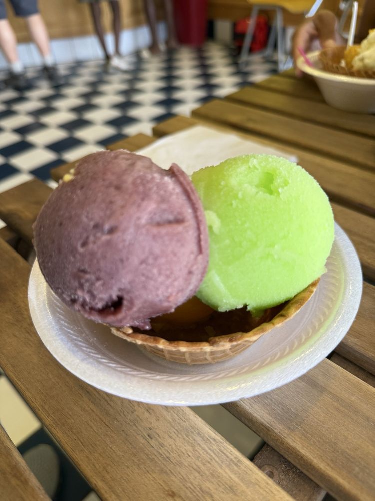 Carmen's Ice Cream Parlor Logo