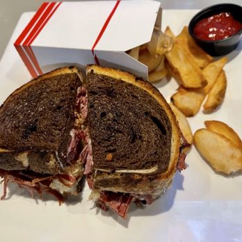 Tomahawk Butchery and Tavern - Reuben sandwich - American Near Me - Merrimack, New Hampshire