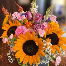 Family Flower Shop - Gorgeous arrangement!!