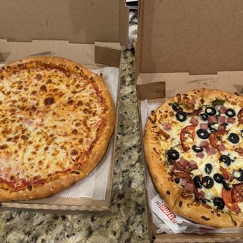 Broadway Pizza - Pies - Italian Near Me - Chicago, Illinois