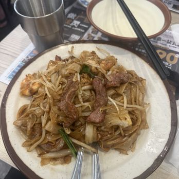 Kim Kee Noodle Cafe - Stir Fried Thick Noodles - Chinese Near Me - Monterey Park, California Kim Kee Noodle Cafe - Stir Fried Thick Noodles - Chinese Near Me - Monterey Park, California