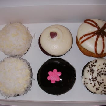 Georgetown Cupcake - Two on left are coconut... top/mid: red velvet, low/mid: chocolate ganache, up/right caramel apple, low/right chocolate/vanilla - Cupcakes Near Me - Washington, DC, District of Columbia Georgetown Cupcake - Two on left are coconut... top/mid: red velvet, low/mid: chocolate ganache, up/right caramel apple, low/right chocolate/vanilla - Cupcakes Near Me - Washington, DC, District of Columbia