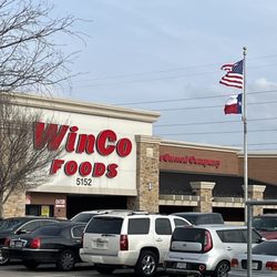 WinCo Foods - The flags are up!