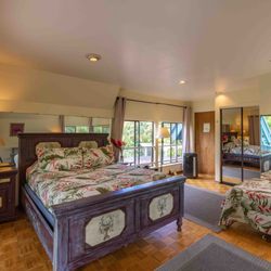 Hale Akua Garden Farm & Eco-Retreat Center - Garden Room Master Bed