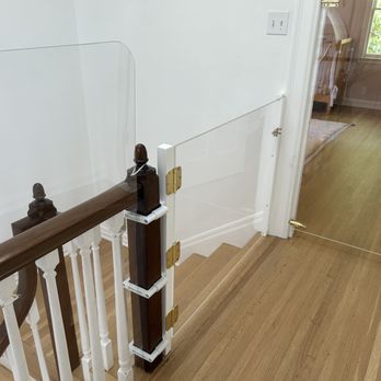 Safer Baby - Plexi stair gate - Childproofing Near Me Safer Baby - Plexi stair gate - Childproofing Near Me