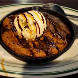 Lucky's 13 Pub - Cookie brownie combo skillet