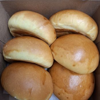 Lee's Bakery & Kitchen - Char Siu Manapua (large char siu bao) - Donuts Near Me - Honolulu, Hawaii