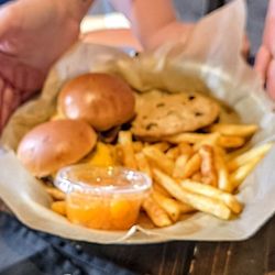 Parker's Hilltop Brewery - Cheeseburger Kid's Meal at Parker's Hilltop Brewery