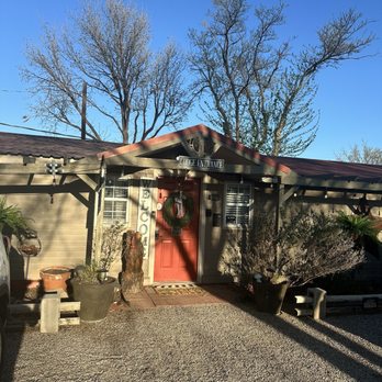 Roots Retreat - Entry to inner rooms. - Hotels Near Me - Seymour, Texas