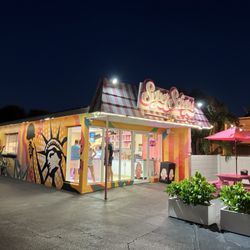Super Scoops - Entrance