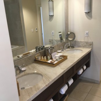 Santa Barbara Inn - His and hers - Hotels Near Me - Santa Barbara, California