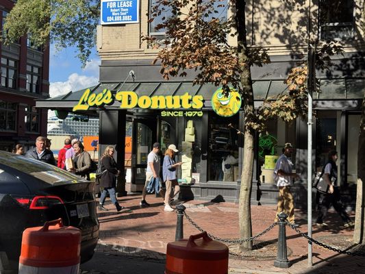 Lee's Donuts Gastown by null