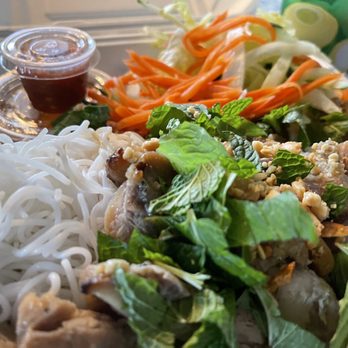 Kitten and Pinky - Bbq chicken with vermicelli - Vietnamese Near Me - Pacifica, California