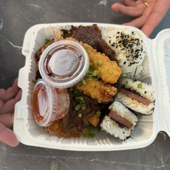 Da Kitchen Maui - Bento box - Hawaiian Near Me - Kihei, Hawaii Da Kitchen Maui - Bento box - Hawaiian Near Me - Kihei, Hawaii