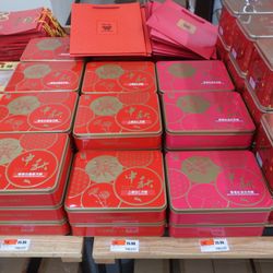 Park To Shop - Moon cakes on display.