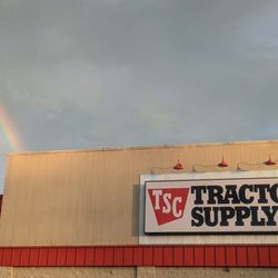 Tractor Supply - Exterior
