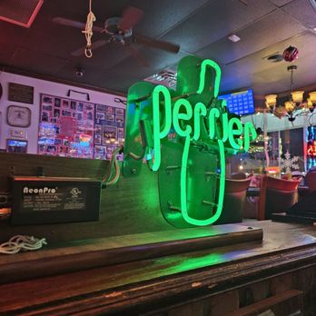 Kennedy's Irish Pub - Irish Pub Near Me - Waterford, Michigan