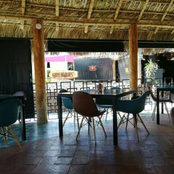 Gilligan's Bar & Grill