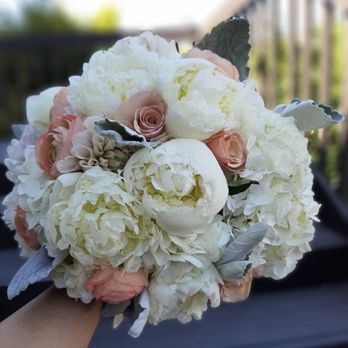 Huyen Flowers - Bride bouquet - Florists Near Me Huyen Flowers - Bride bouquet - Florists Near Me