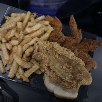 Harold's Chicken & Ice Bar - Fish & Wings - Sports Bars Near Me - Lithonia, Georgia Harold's Chicken & Ice Bar - Fish & Wings - Sports Bars Near Me - Lithonia, Georgia