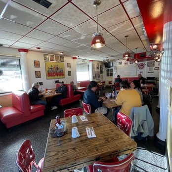 Blondies Diner - Dining room - American Near Me - River Grove, Illinois
