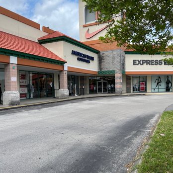 American Eagle Outfitters - Men's Clothing Near Me - St. Augustine, Florida