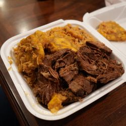 Boryken - arroz con gandules con pernil y tostones