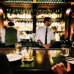 Shake and Pour Bartending School - Clases de bartender en español